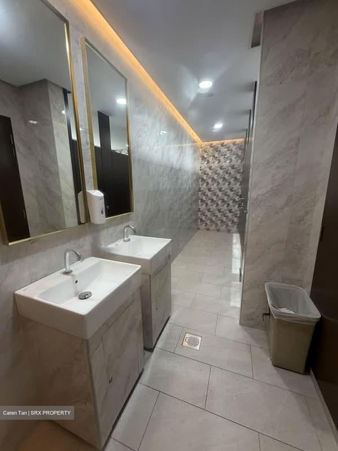 Parklane Shopping Mall (D7), Office #567735031
